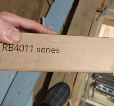 Распаковка роутера MikroTik RB4011iGS+RM для настройки видеонаблюдения
